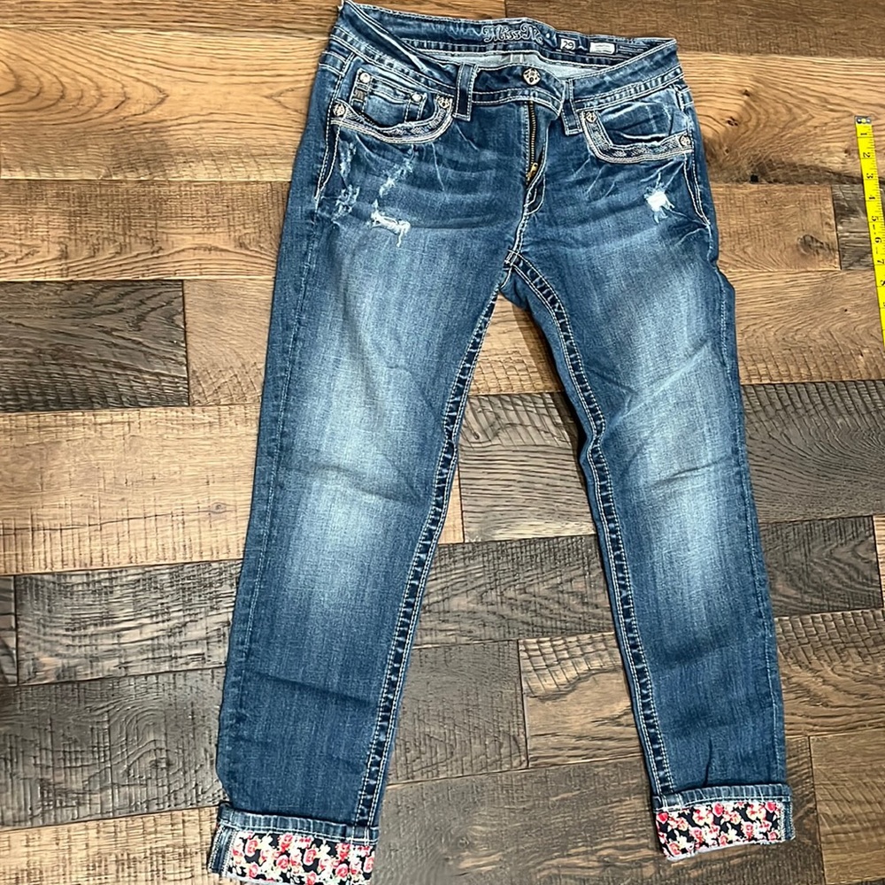 Women’s Miss Me Signature Cuffed Skinny Jeans.